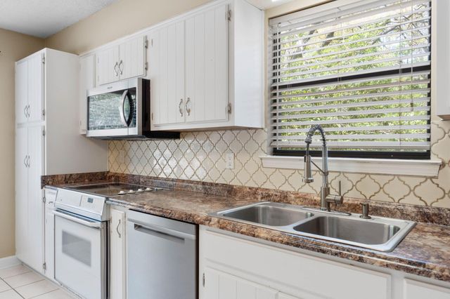 519 Matthew Street, Niceville, FL 32578