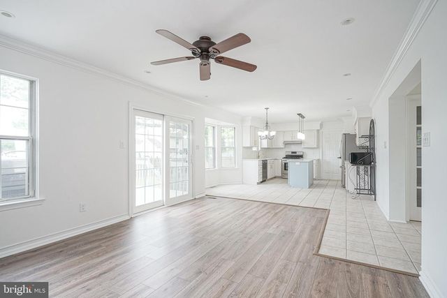 18 BREARLY DR, Sicklerville, NJ 08081