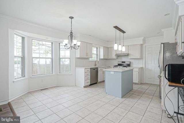 18 BREARLY DR, Sicklerville, NJ 08081