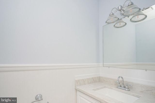 18 BREARLY DR, Sicklerville, NJ 08081