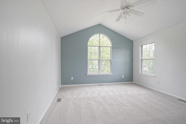 18 BREARLY DR, Sicklerville, NJ 08081