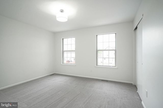 18 BREARLY DR, Sicklerville, NJ 08081