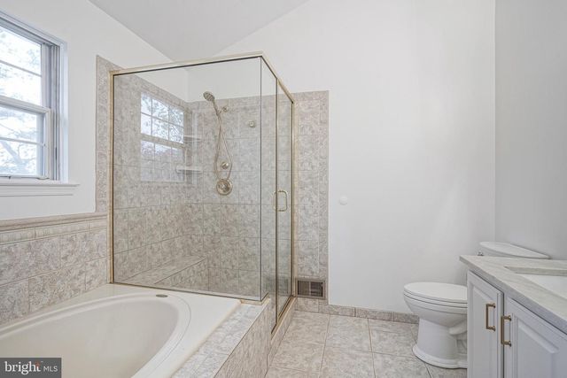 18 BREARLY DR, Sicklerville, NJ 08081