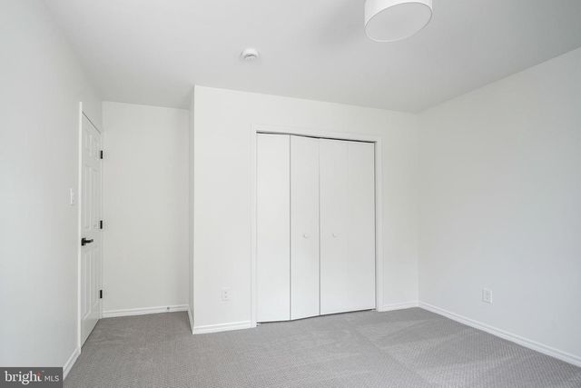 18 BREARLY DR, Sicklerville, NJ 08081