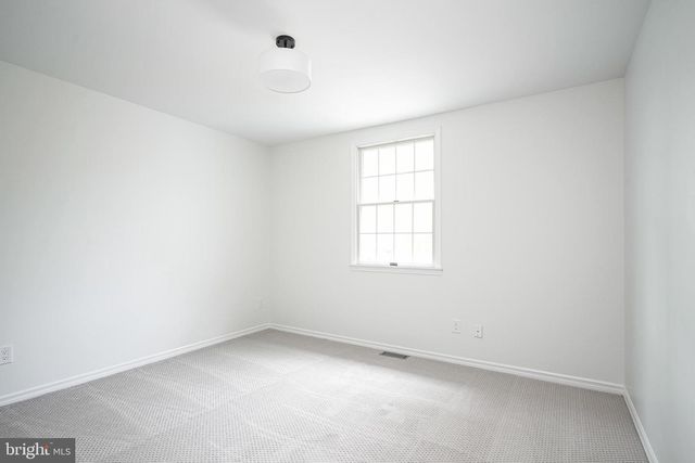 18 BREARLY DR, Sicklerville, NJ 08081