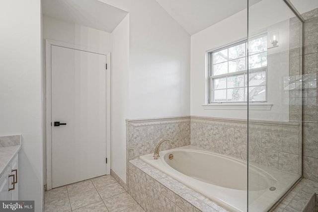 18 BREARLY DR, Sicklerville, NJ 08081