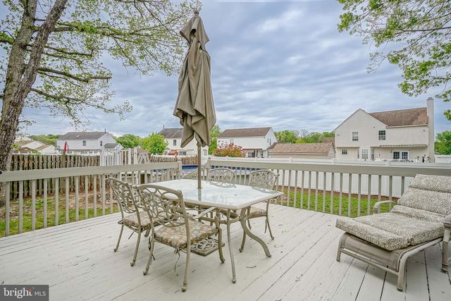 18 BREARLY DR, Sicklerville, NJ 08081