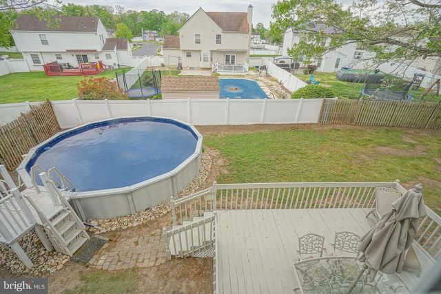 18 BREARLY DR, Sicklerville, NJ 08081