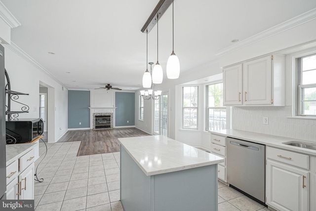 18 BREARLY DR, Sicklerville, NJ 08081