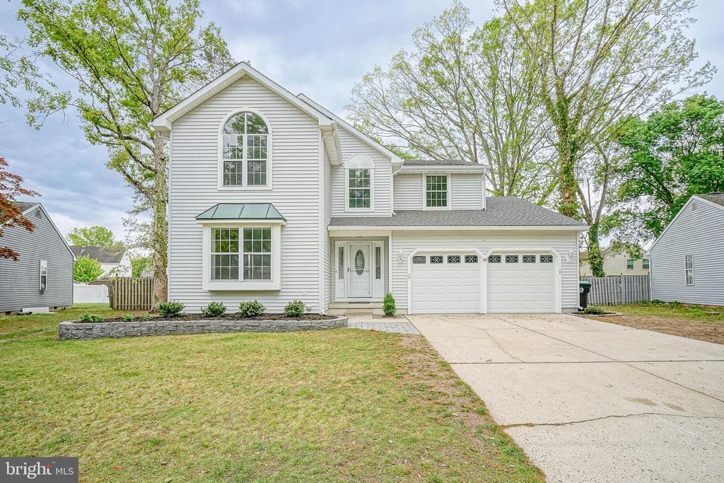 18 BREARLY DR, Sicklerville, NJ 08081