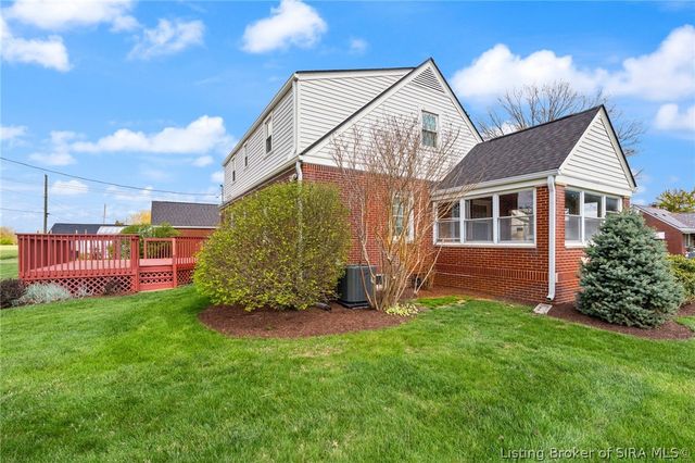 403 South Street, Sellersburg, IN 47172