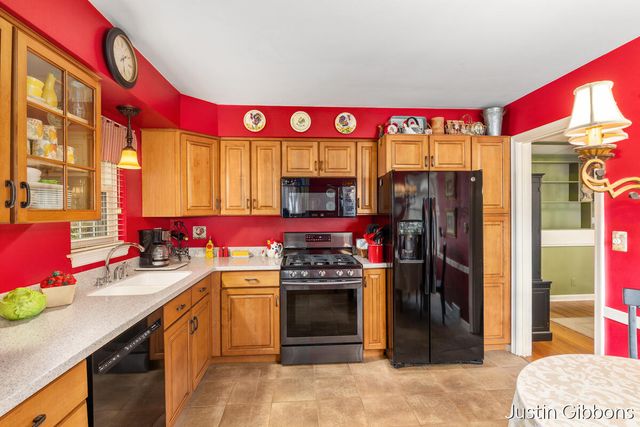 1708 Hiawatha Road SE, Grand Rapids, MI 49506