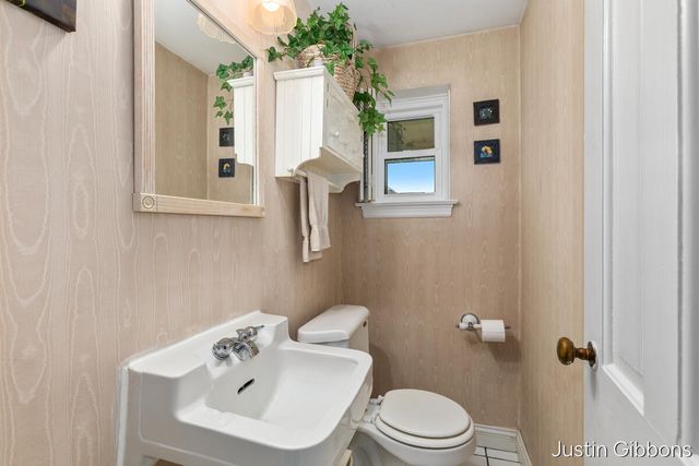 1708 Hiawatha Road SE, Grand Rapids, MI 49506