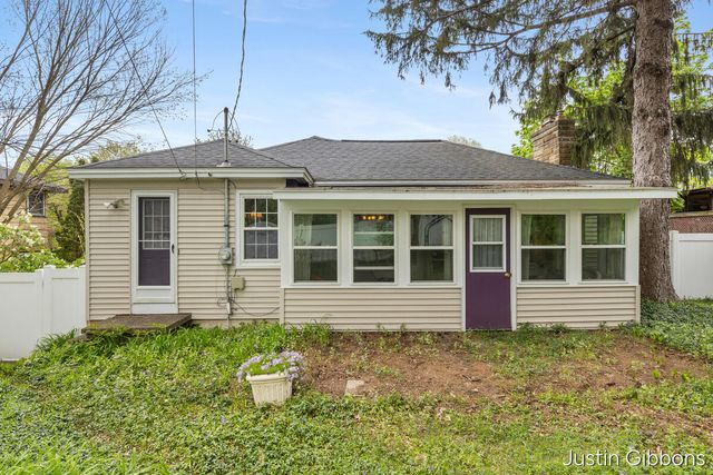 1708 Hiawatha Road SE, Grand Rapids, MI 49506