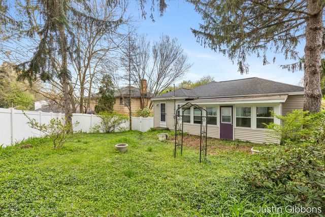 1708 Hiawatha Road SE, Grand Rapids, MI 49506