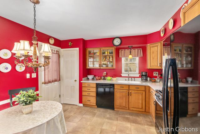 1708 Hiawatha Road SE, Grand Rapids, MI 49506