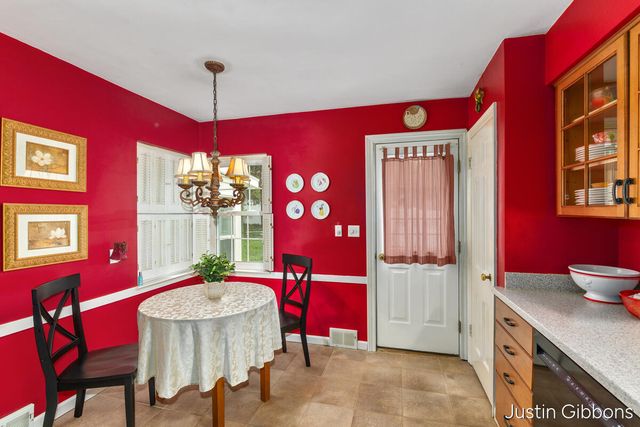 1708 Hiawatha Road SE, Grand Rapids, MI 49506