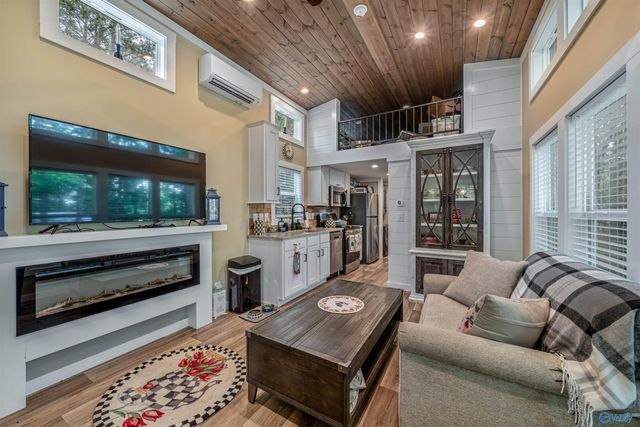 608 County Road 642, Mentone, AL 35984