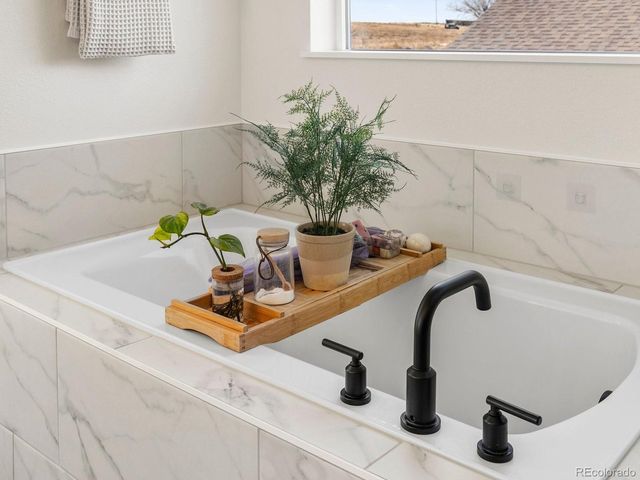 1880 E Fox Glove Ln, Milliken, CO 80543