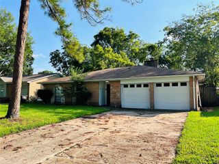17014 Forest Bend Avenue, Friendswood, TX 77546