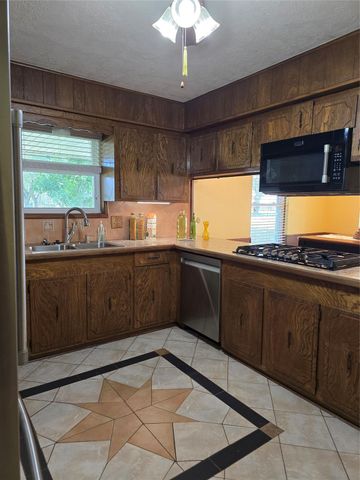 2505 Mary Avenue, Pearland, TX 77581