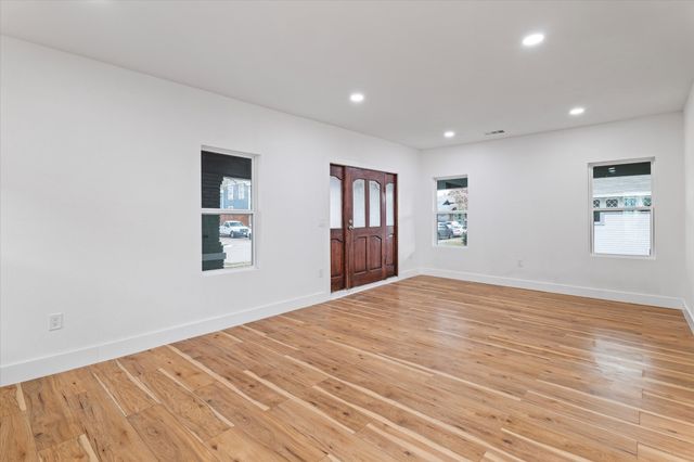 1516 S Adams Street, Fort Worth, TX 76104