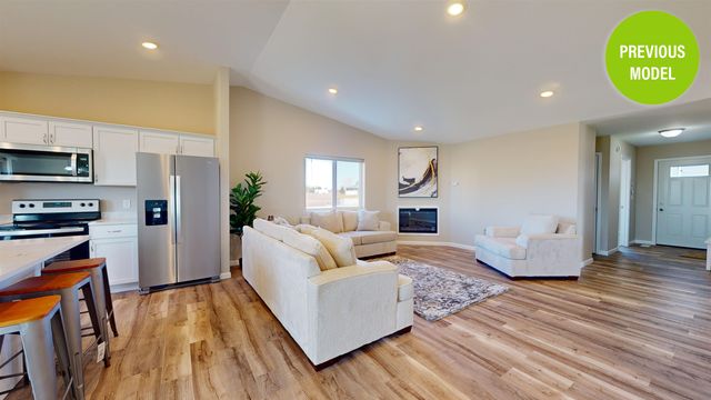 2204 23rd Ave NW, Minot, ND 58703