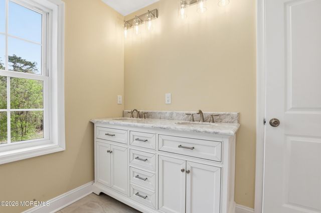 13 Laketree Court, Manchester, NJ 08759