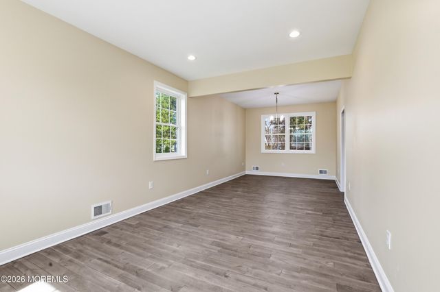 13 Laketree Court, Manchester, NJ 08759