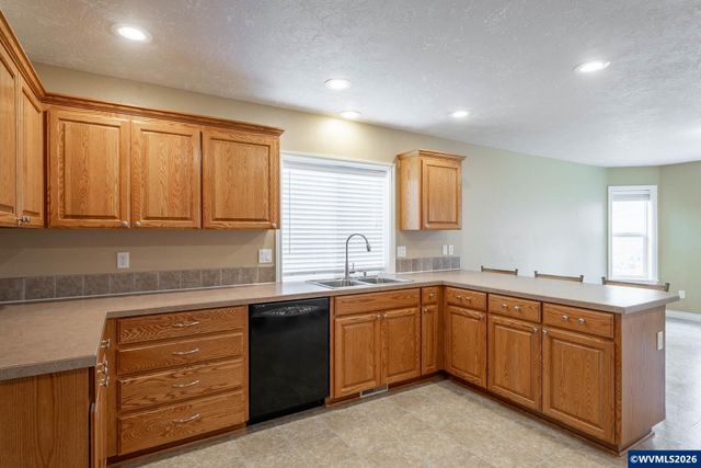 652 NW Jasper St, Dallas, OR 97338