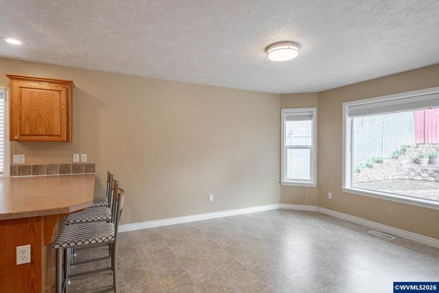 652 NW Jasper St, Dallas, OR 97338