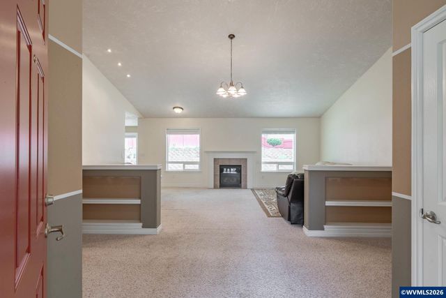 652 NW Jasper St, Dallas, OR 97338