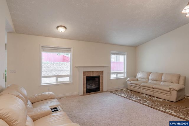 652 NW Jasper St, Dallas, OR 97338