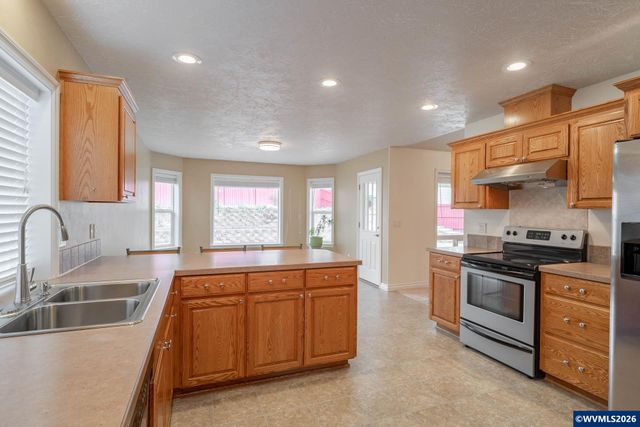 652 NW Jasper St, Dallas, OR 97338