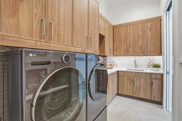 262 CRYSTAL WATERS DRIVE, Sarasota, FL 34240