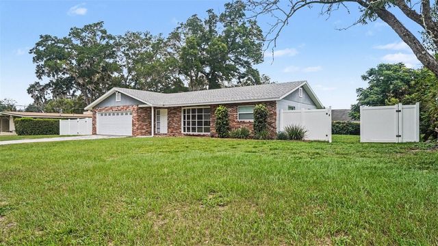 2135 NE 6TH PLACE, Ocala, FL 34470