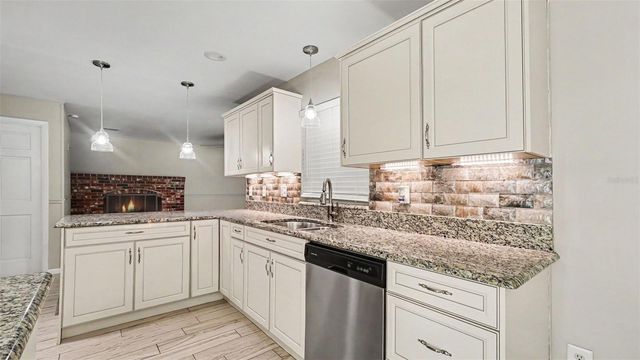 2135 NE 6TH PLACE, Ocala, FL 34470