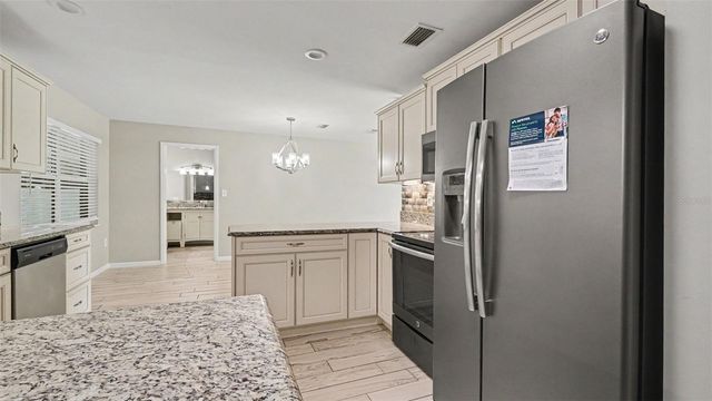 2135 NE 6TH PLACE, Ocala, FL 34470