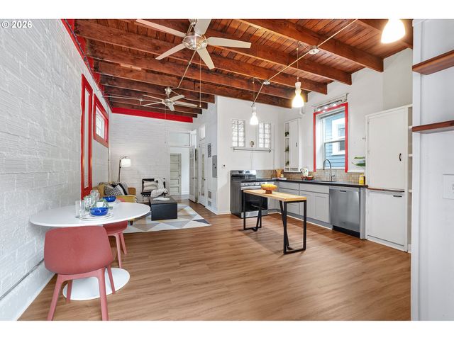 2817 Ne WEIDLER St, Portland, OR 97232