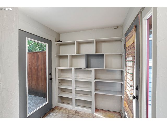 2817 Ne WEIDLER St, Portland, OR 97232