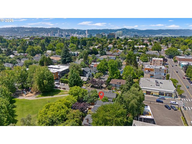 2817 Ne WEIDLER St, Portland, OR 97232