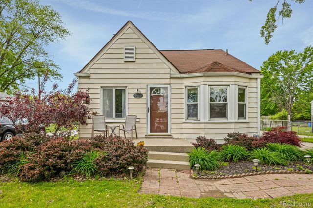 8181 Vermont Avenue, Warren, MI 48093
