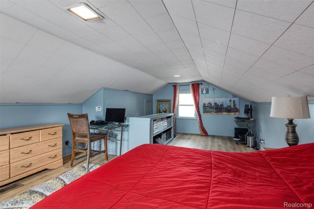 8181 Vermont Avenue, Warren, MI 48093