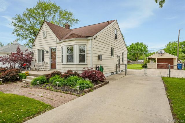 8181 Vermont Avenue, Warren, MI 48093