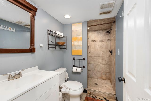 8181 Vermont Avenue, Warren, MI 48093