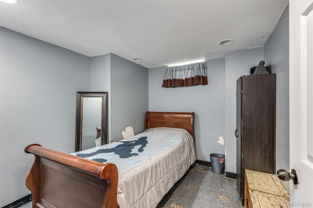 8181 Vermont Avenue, Warren, MI 48093