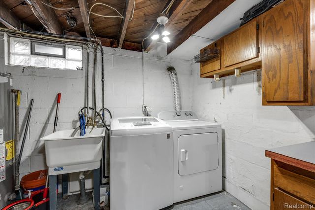 8181 Vermont Avenue, Warren, MI 48093