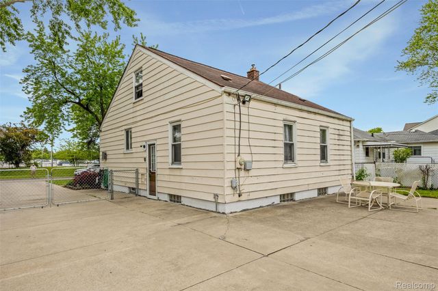 8181 Vermont Avenue, Warren, MI 48093