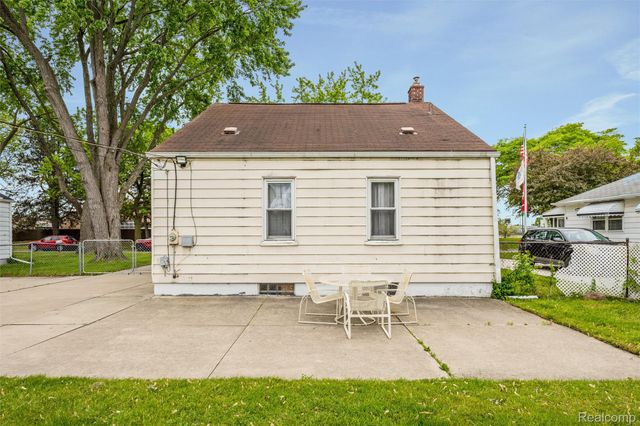 8181 Vermont Avenue, Warren, MI 48093