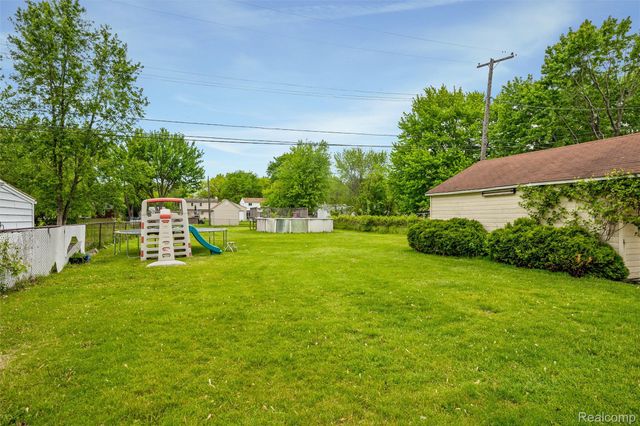 8181 Vermont Avenue, Warren, MI 48093